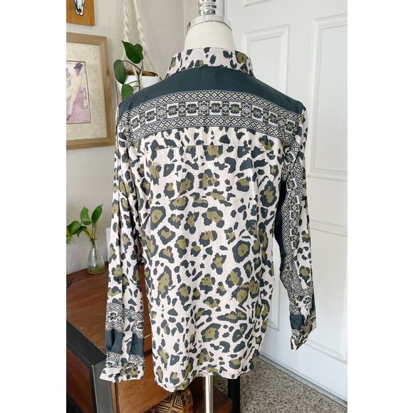 Tolani Collection Button Up Animal Print Shirt Women’s Small Multicolor - Picture 9 of 12